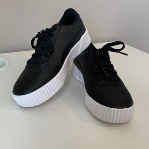 Puma sneakers, leather shoe and platform sole.